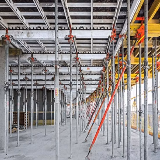 Sistema di pannelli per casseforme per pareti in alluminio per la produzione di materiali da costruzione